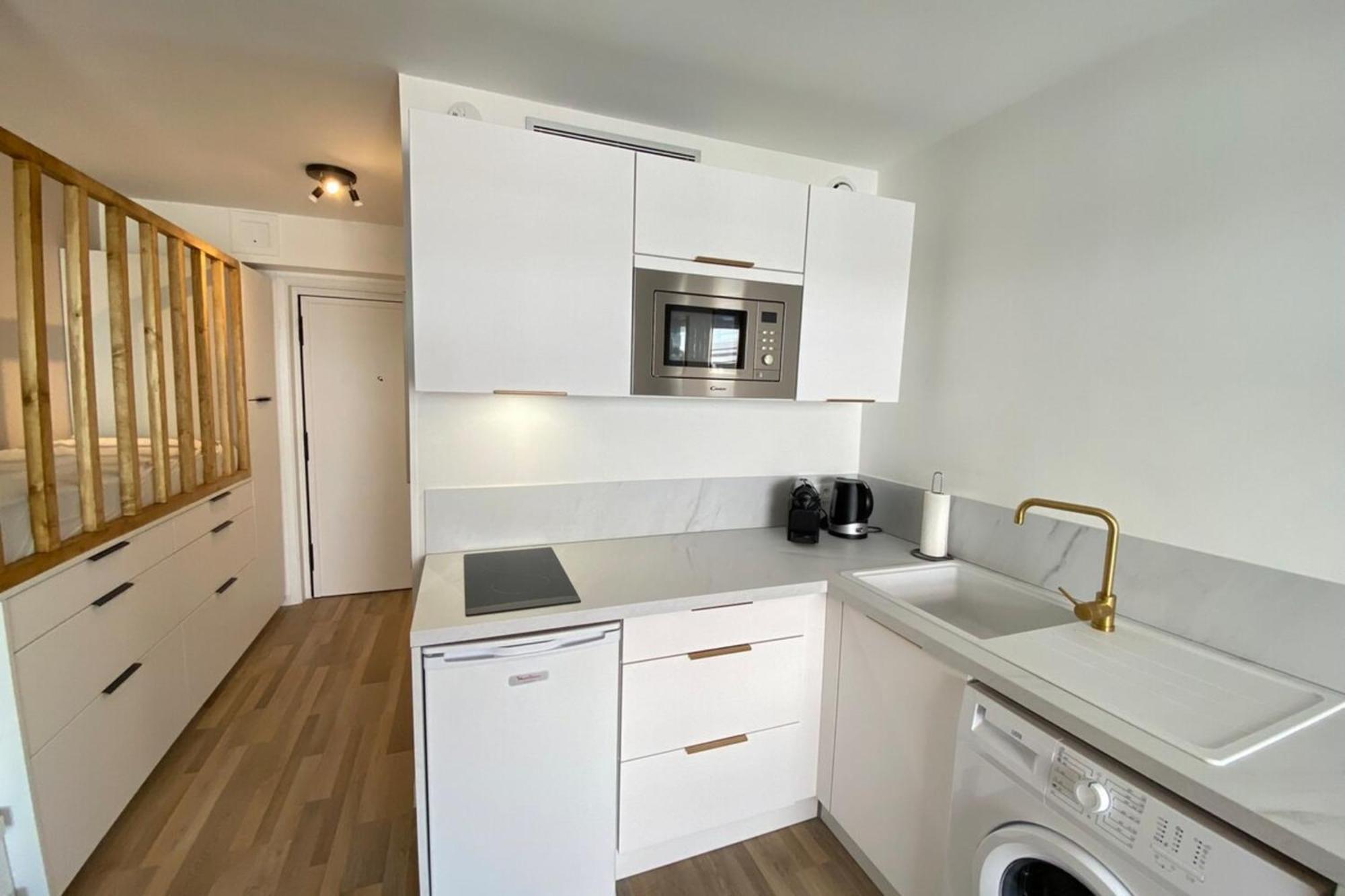 06Ai - Beautiful Renovated Studio - Sea And Pool View Vallauris Esterno foto