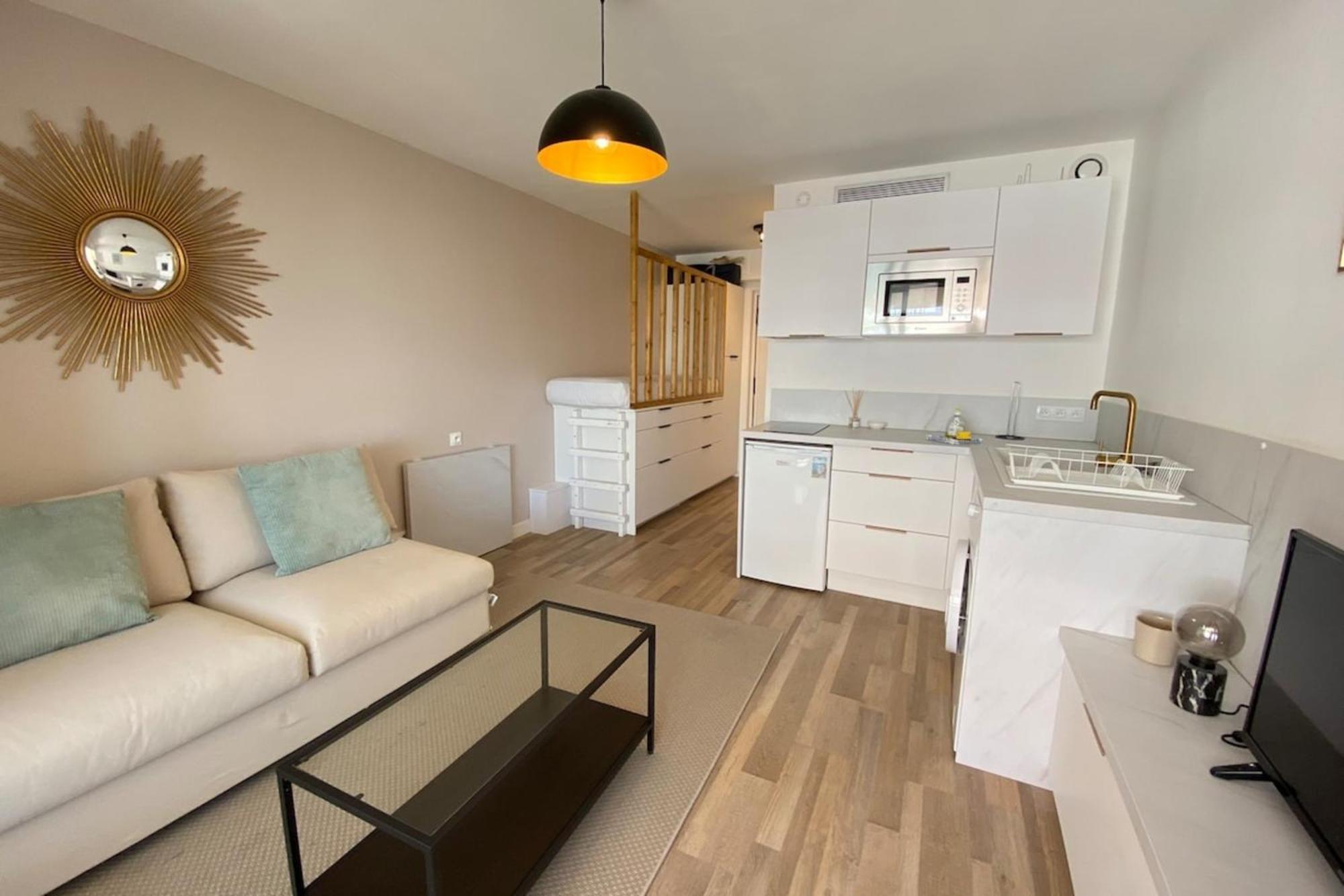 06Ai - Beautiful Renovated Studio - Sea And Pool View Vallauris Esterno foto