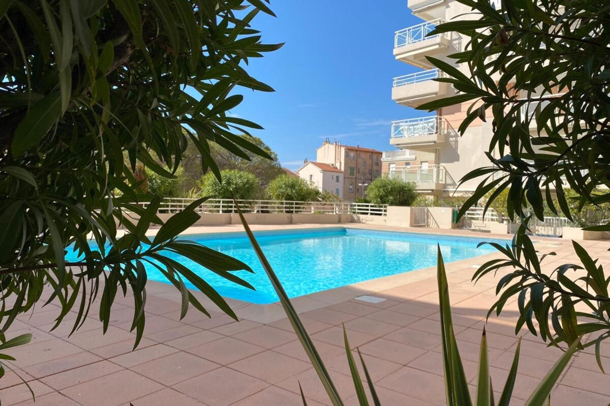 06Ai - Beautiful Renovated Studio - Sea And Pool View Vallauris Esterno foto