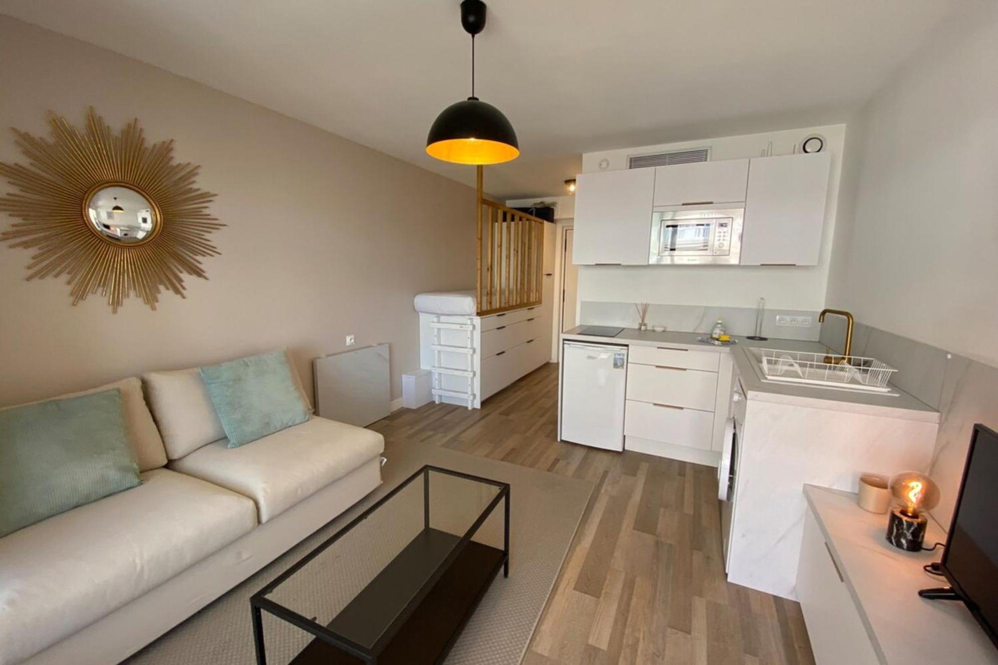 06Ai - Beautiful Renovated Studio - Sea And Pool View Vallauris Esterno foto