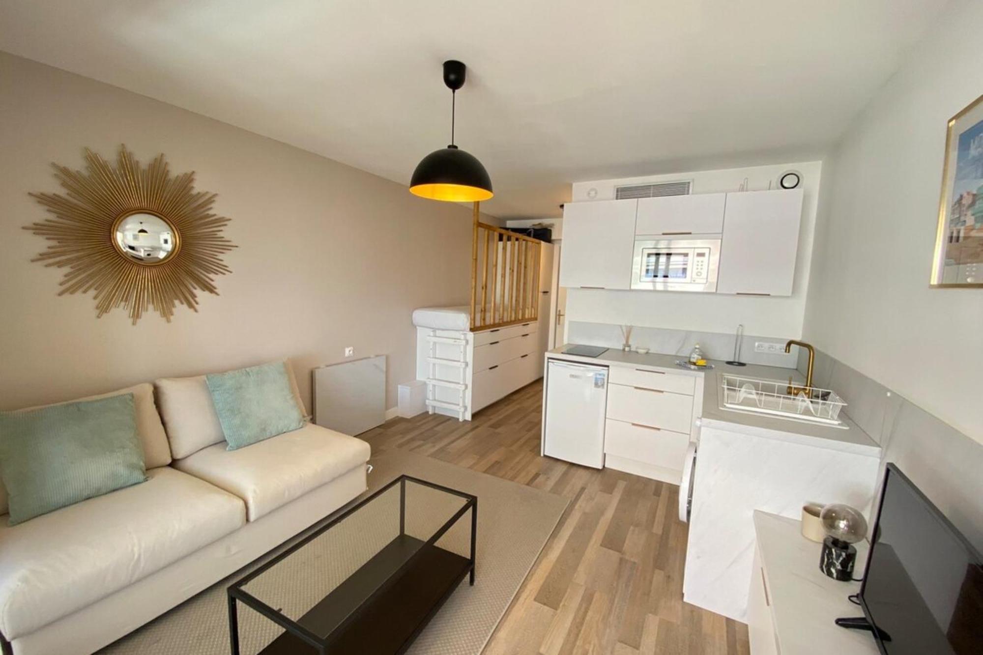 06Ai - Beautiful Renovated Studio - Sea And Pool View Vallauris Esterno foto